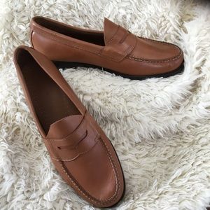 ~G.H. BASS & CO BROWN PENNY LOAFERS~